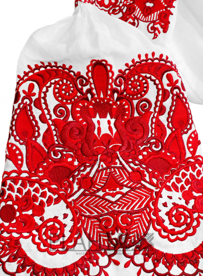 Блуза з вишивкою 